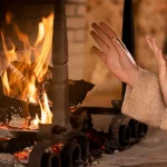 Ile ciepła daje drewno kominkowe? Sprawdź, na ile dni wystarczy 1 m³ drewna kominkowego